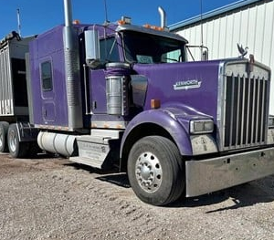 2018 Kenworth W900B Conventional Sleeper Cab