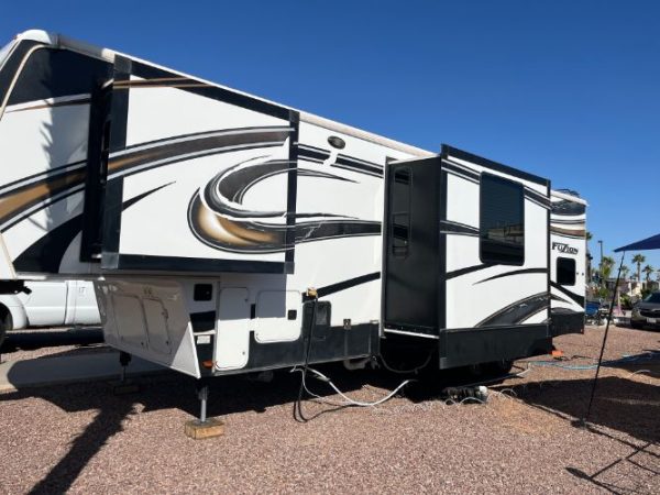 2013 Fuzion M 342 toy hauler RV 38 foot 10 foot garage