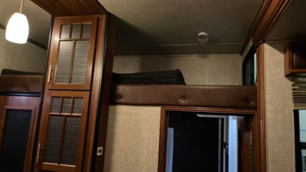 2013 Fuzion M 342 toy hauler RV 38 foot 10 foot garage - Image 10