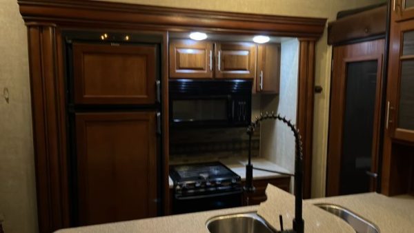 2013 Fuzion M 342 toy hauler RV 38 foot 10 foot garage - Image 11