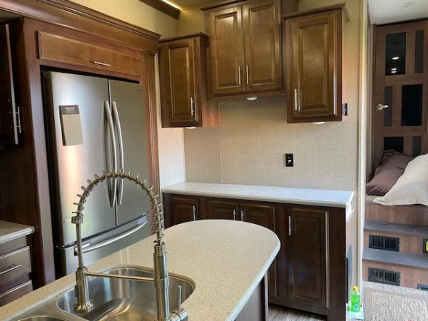 2017 Crossroads RV M-3301 RL - Image 15