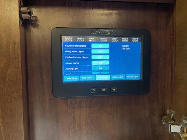 2017 Crossroads RV M-3301 RL - Image 16