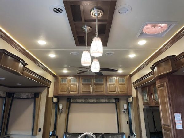 2017 Crossroads RV M-3301 RL - Image 19