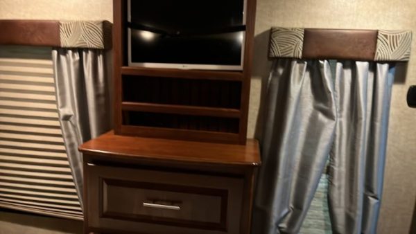2013 Fuzion M 342 toy hauler RV 38 foot 10 foot garage - Image 16