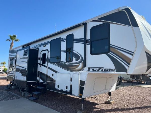 2013 Fuzion M 342 toy hauler RV 38 foot 10 foot garage - Image 2