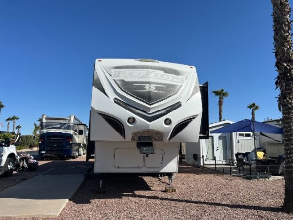 2013 Fuzion M 342 toy hauler RV 38 foot 10 foot garage - Image 3