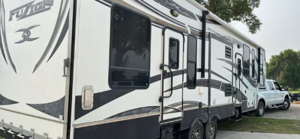 2013 Fuzion M 342 toy hauler RV 38 foot 10 foot garage - Image 5
