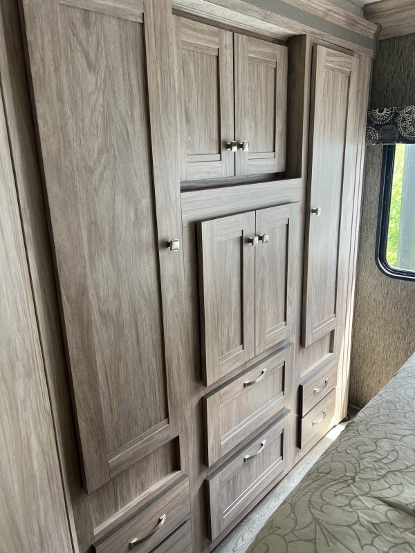 2017 FOREST RIVER SUNSEEKER LE 3250DSLE - Image 10