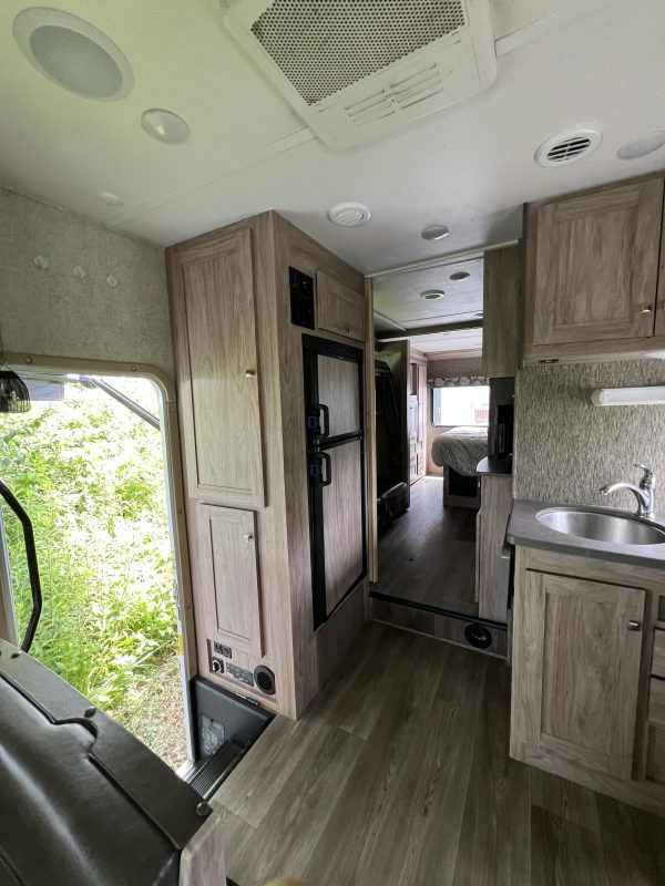 2017 FOREST RIVER SUNSEEKER LE 3250DSLE - Image 12