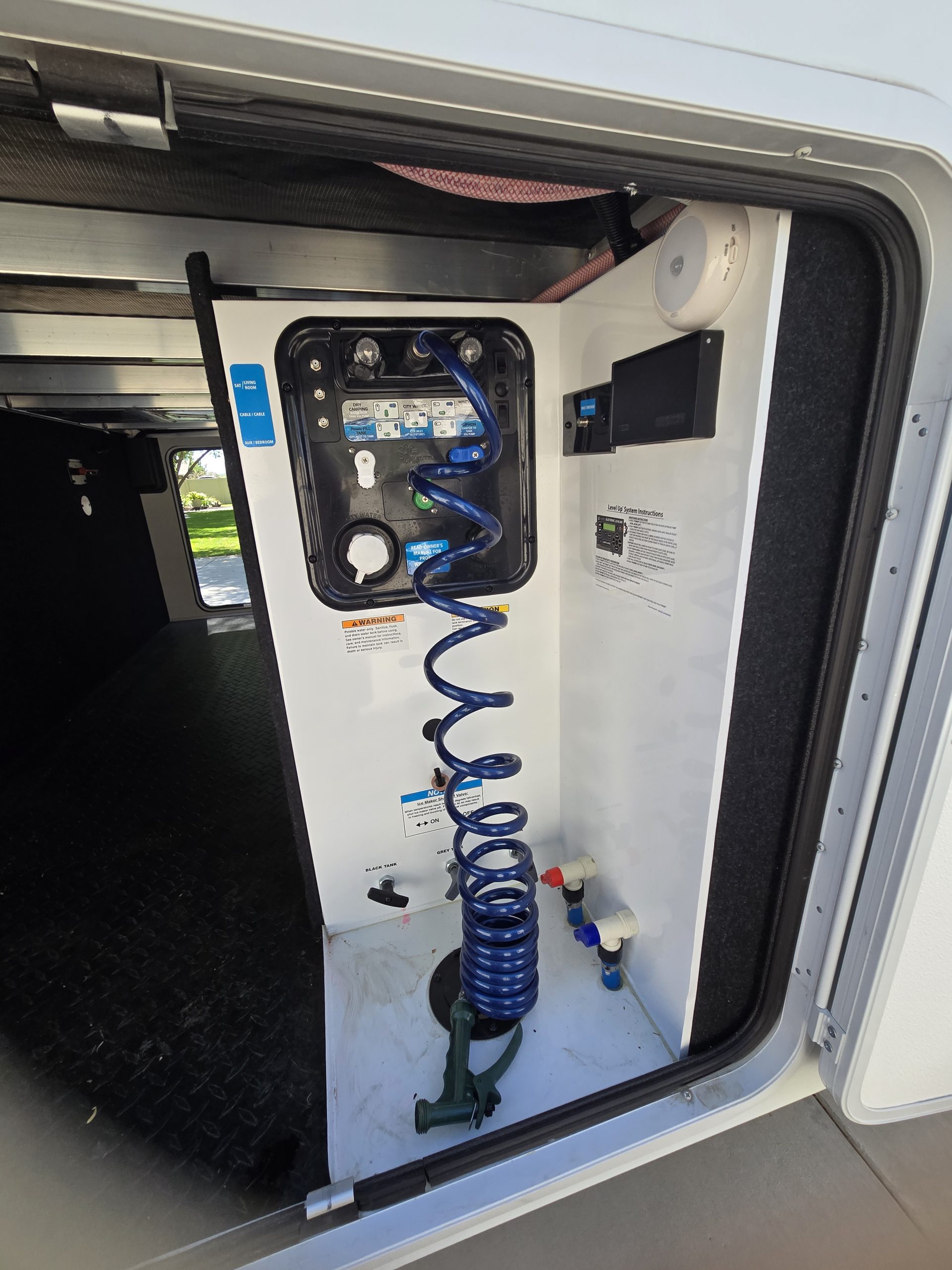 2024 Grand Design Solitude SClass 2930RL - Image 4