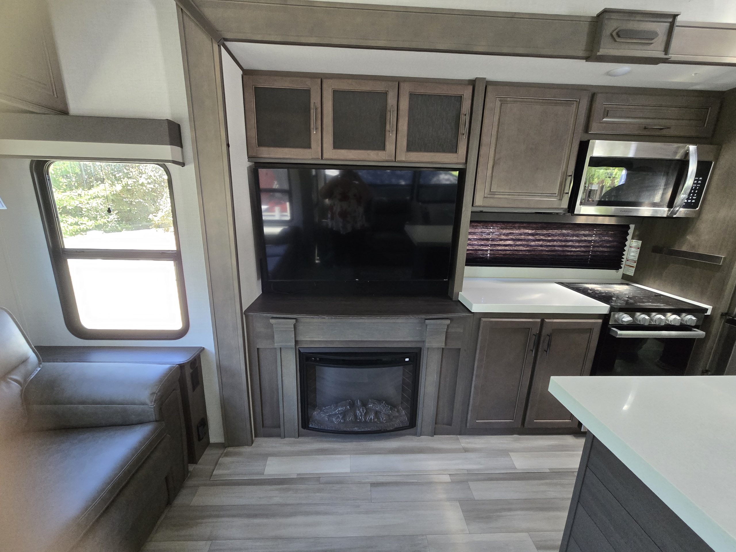 2024 Grand Design Solitude SClass 2930RL - Image 8