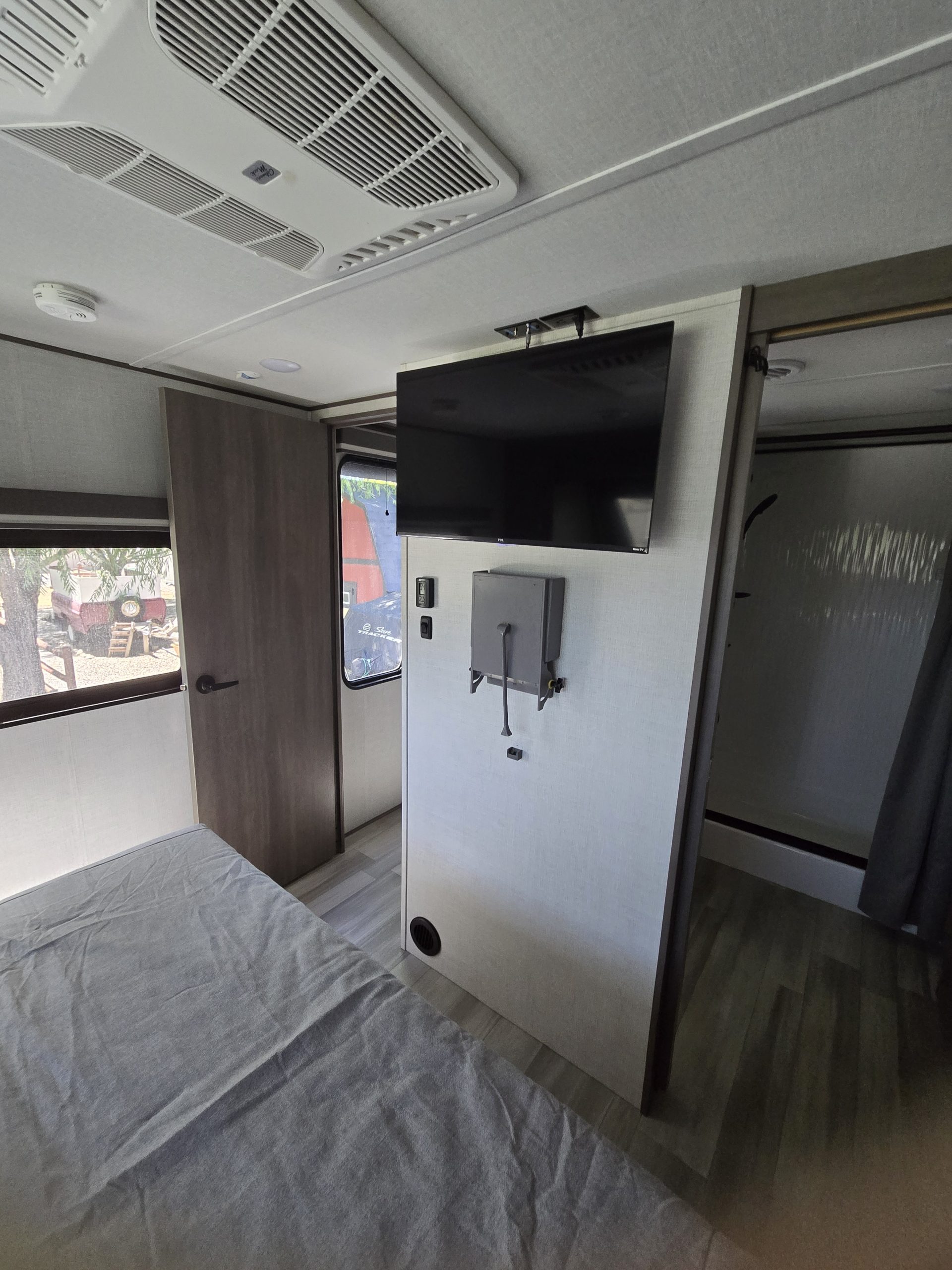 2024 Grand Design Solitude SClass 2930RL - Image 21