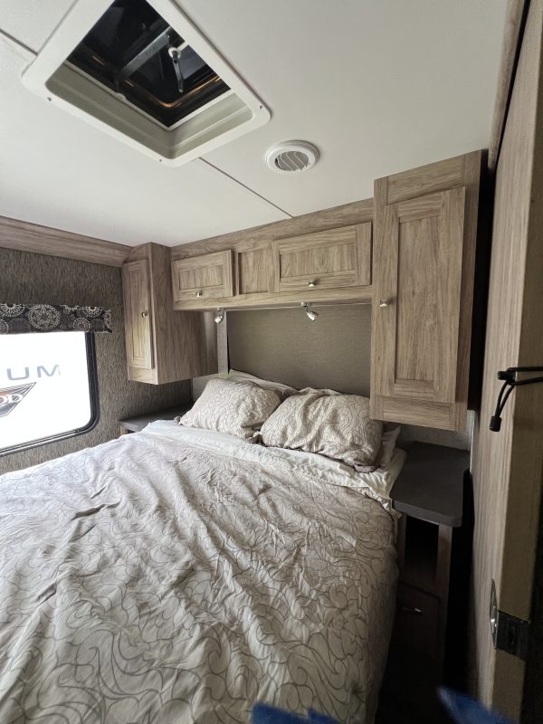 2017 FOREST RIVER SUNSEEKER LE 3250DSLE - Image 9