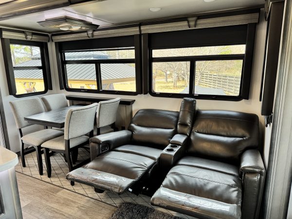 2022 KEYSTONE RV CO MONTANA 3855BR - Image 10