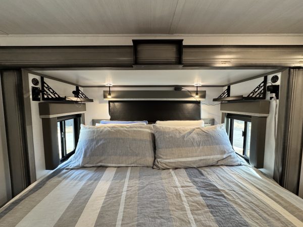 2022 KEYSTONE RV CO MONTANA 3855BR - Image 11