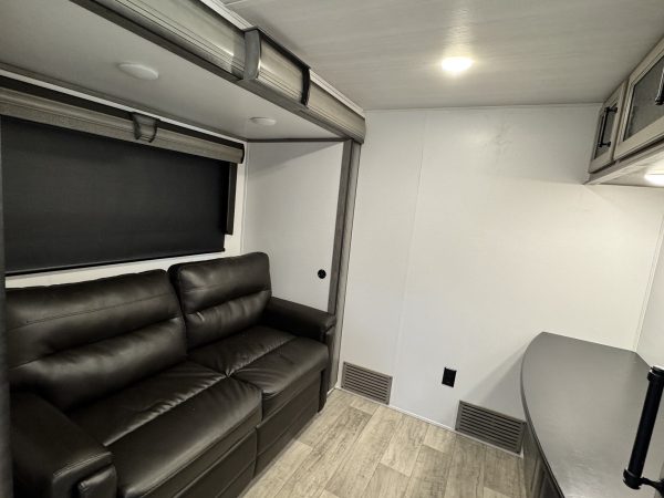 2022 KEYSTONE RV CO MONTANA 3855BR - Image 15
