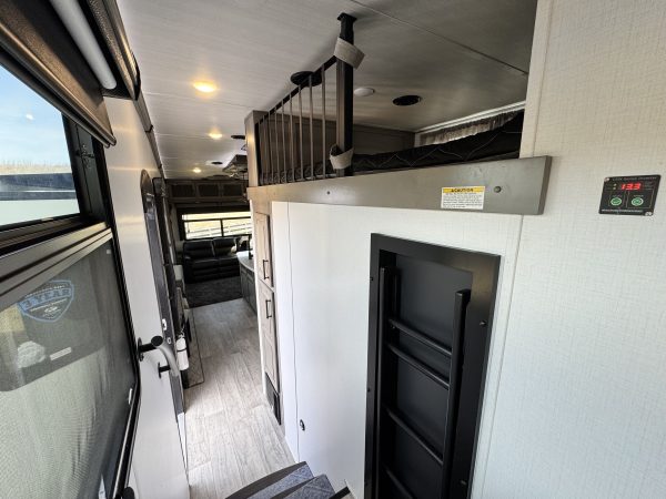 2022 KEYSTONE RV CO MONTANA 3855BR - Image 16