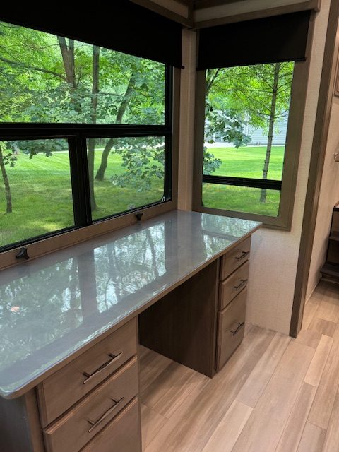 2024 GRAND DESIGN SOLITUDE 390RK - Image 17