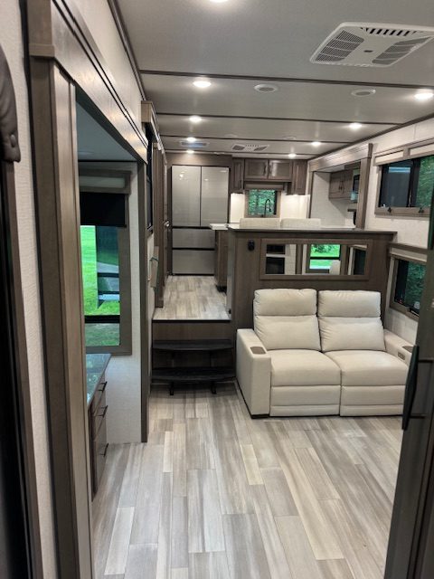 2024 GRAND DESIGN SOLITUDE 390RK - Image 19