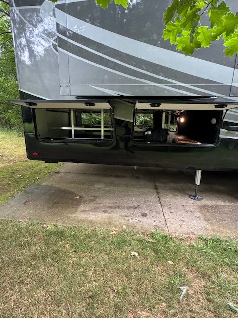 2024 GRAND DESIGN SOLITUDE 390RK - Image 20