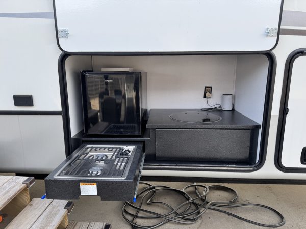 2022 KEYSTONE RV CO MONTANA 3855BR - Image 4