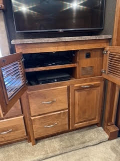 2016 Tiffin Allegro Red 33 AA - Image 9