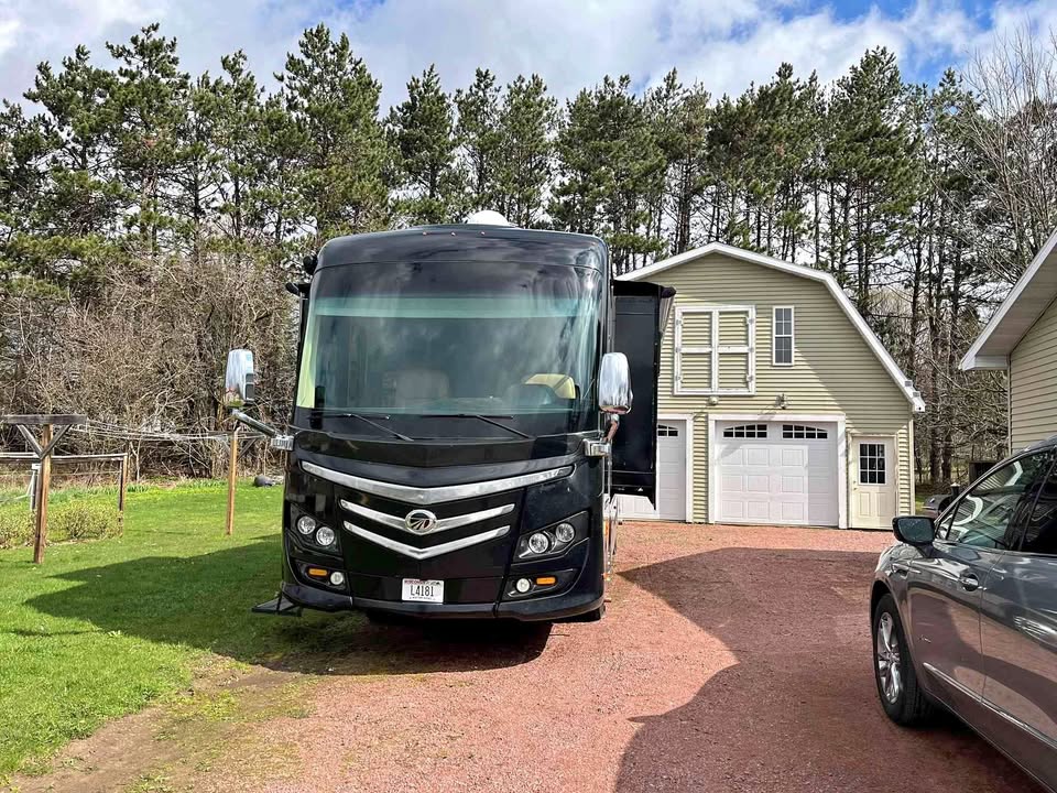 2012 Monaco knight 36pft - Image 2