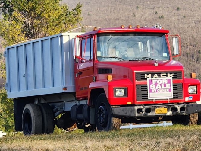 1988 MACK C-25 DUMP TRUCK