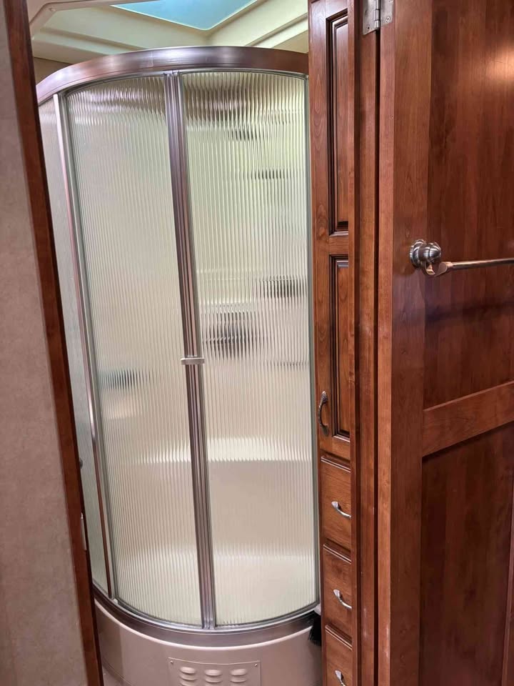 2012 Monaco knight 36pft - Image 15