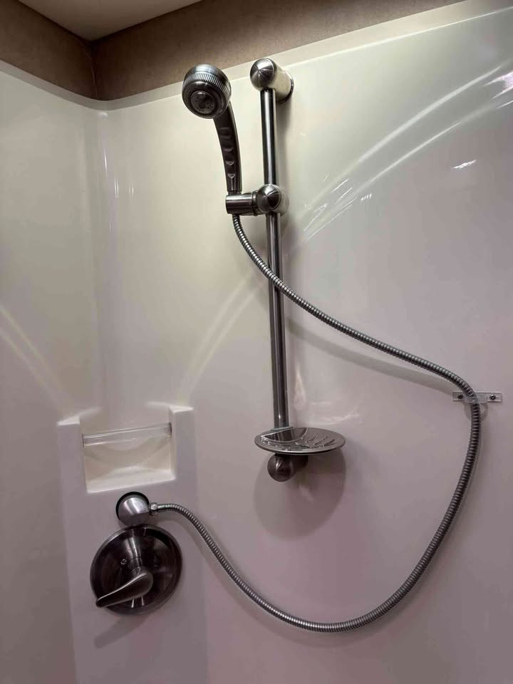 2012 Monaco knight 36pft - Image 16