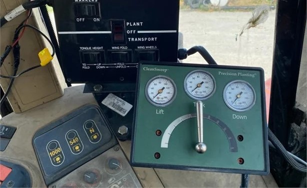 2013 WHITE 8816 - Image 16