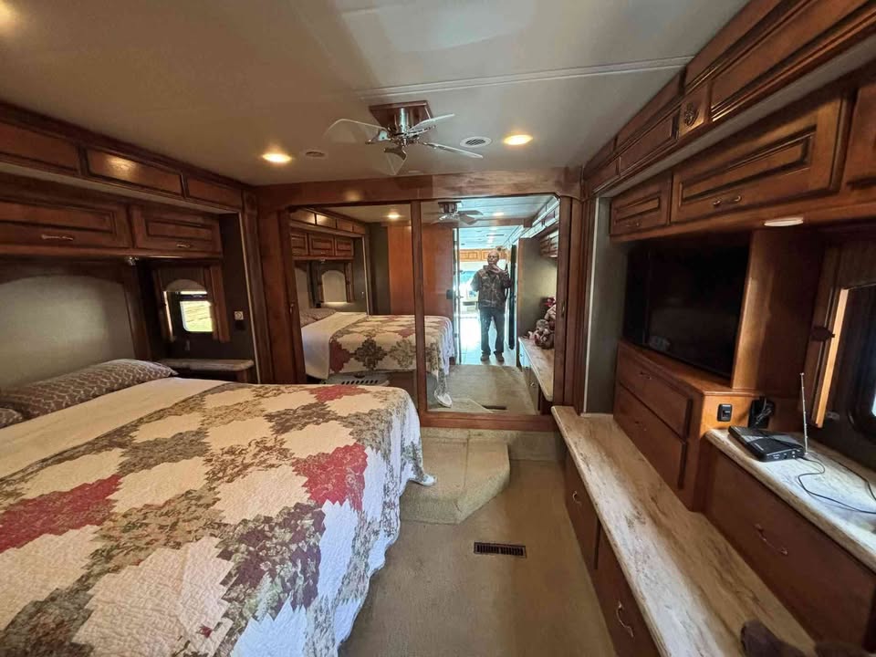 2012 Monaco knight 36pft - Image 17