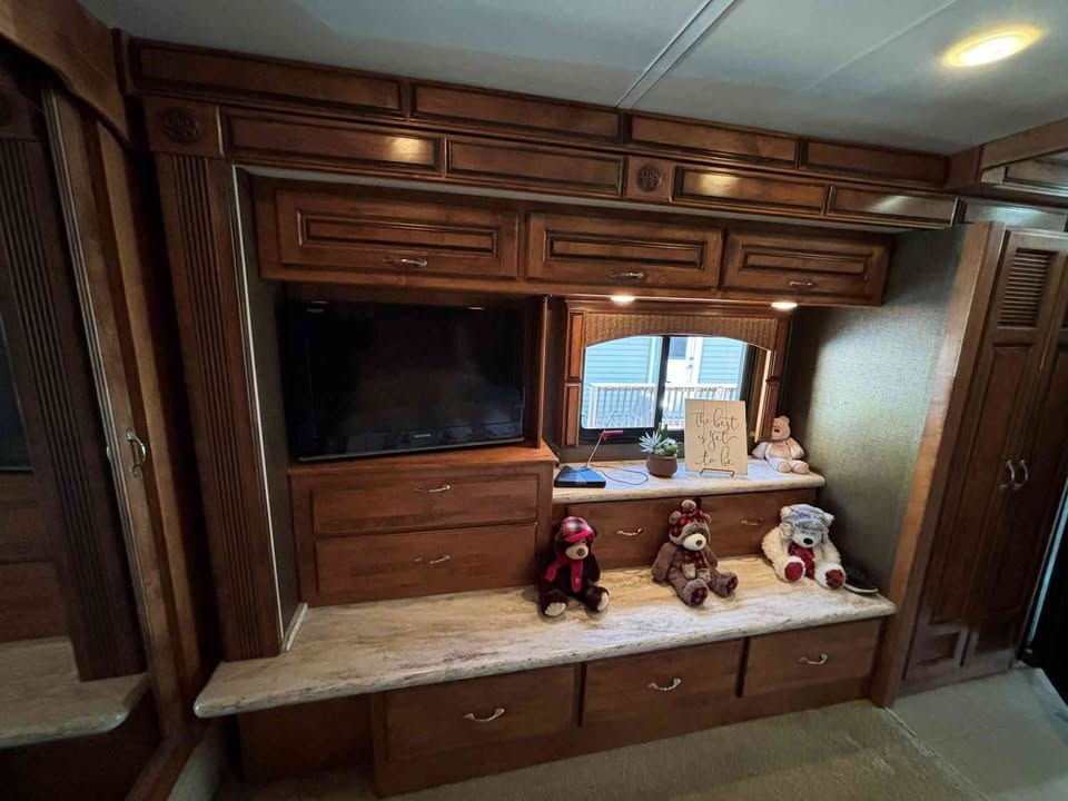 2012 Monaco knight 36pft - Image 18