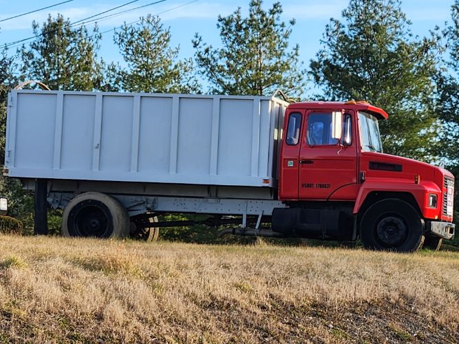 1988 MACK C-25 DUMP TRUCK - Image 2