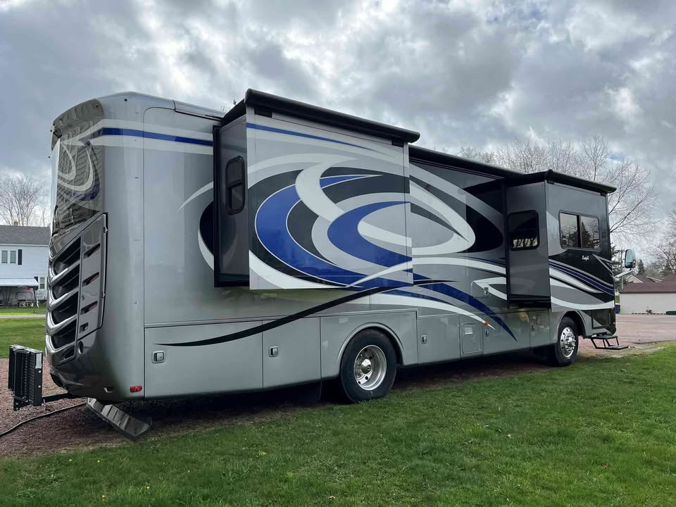 2012 Monaco knight 36pft - Image 3