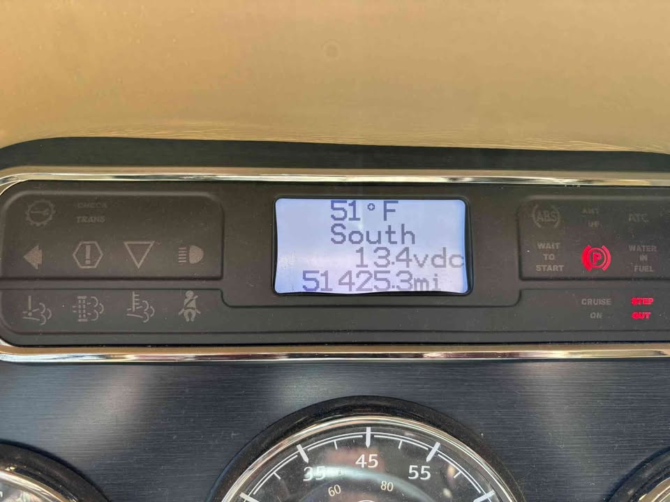 2012 Monaco knight 36pft - Image 4