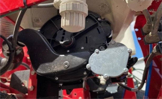 2013 WHITE 8816 - Image 5