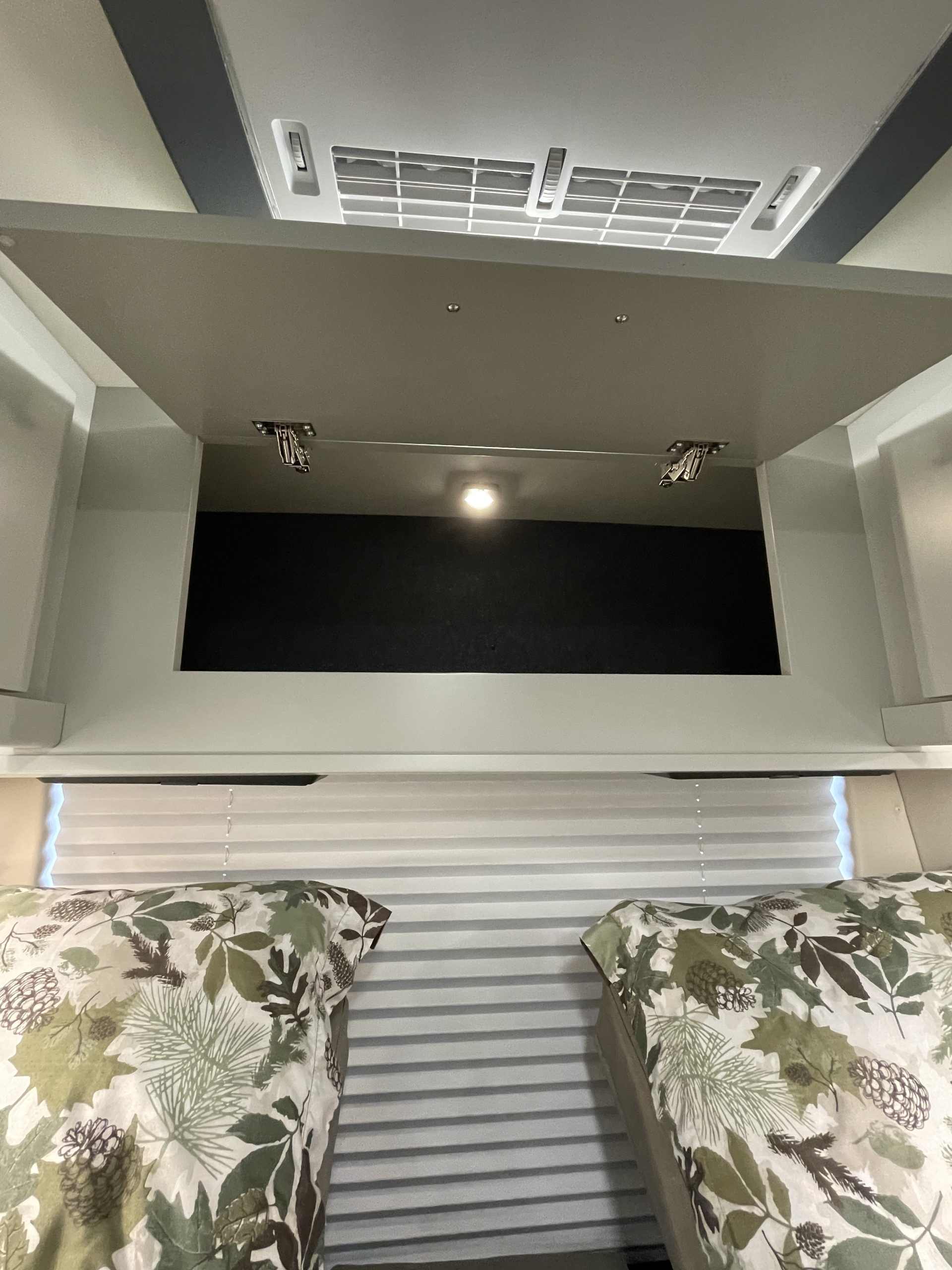 2025 COACHMEN GALLERIA LI3 24A (BH37) - Image 21