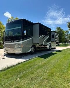 2016 Tiffin Allegro Red 33 AA