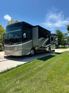 2016 Tiffin Allegro Red 33 AA