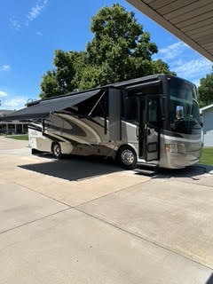 2016 Tiffin Allegro Red 33 AA - Image 3