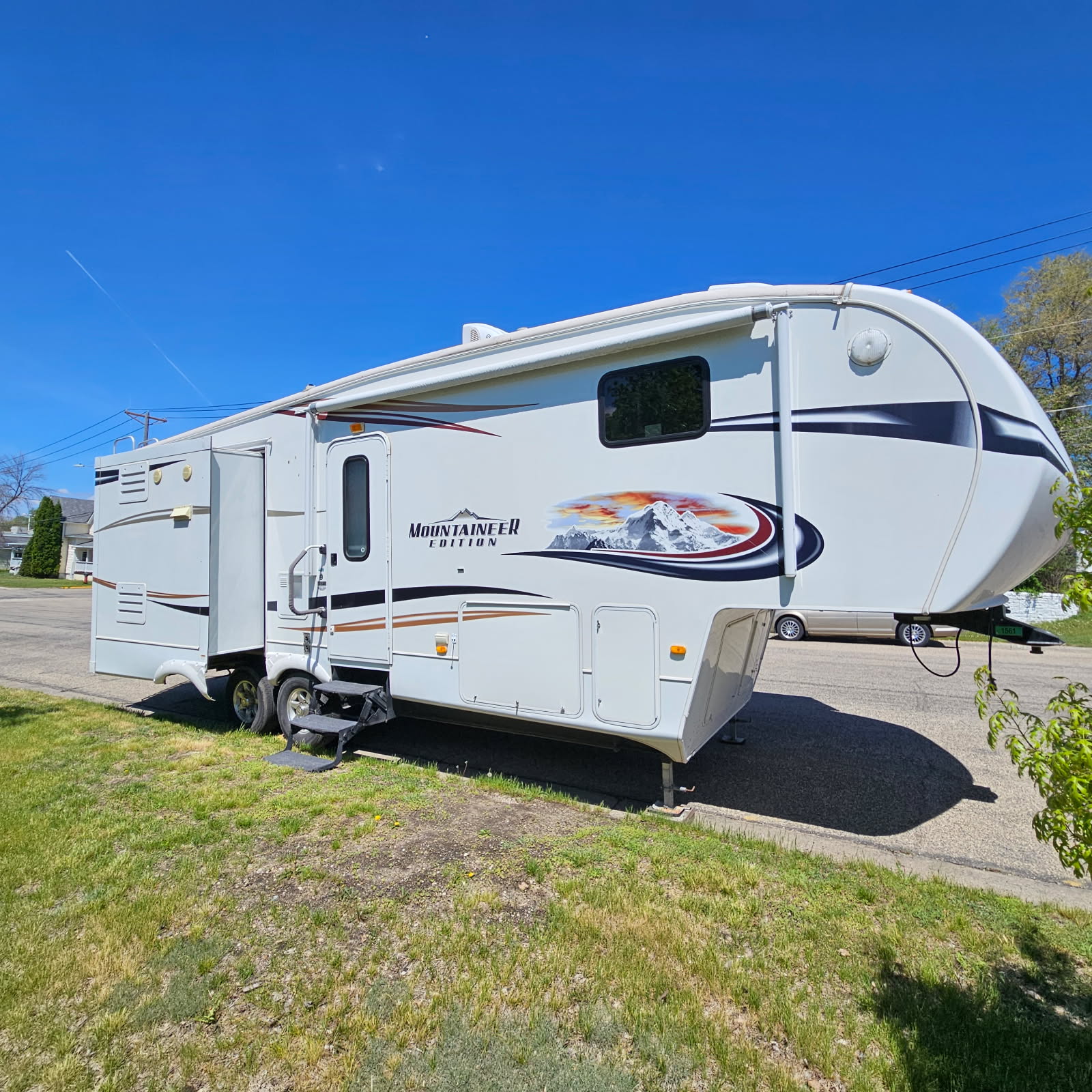 2011 KEYSTONE RV CO MONTANA MOUNTAINEER 291RLT - Image 5