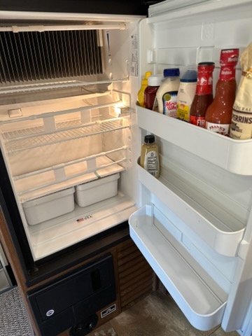 2011 KEYSTONE RV CO MONTANA MOUNTAINEER 291RLT - Image 12