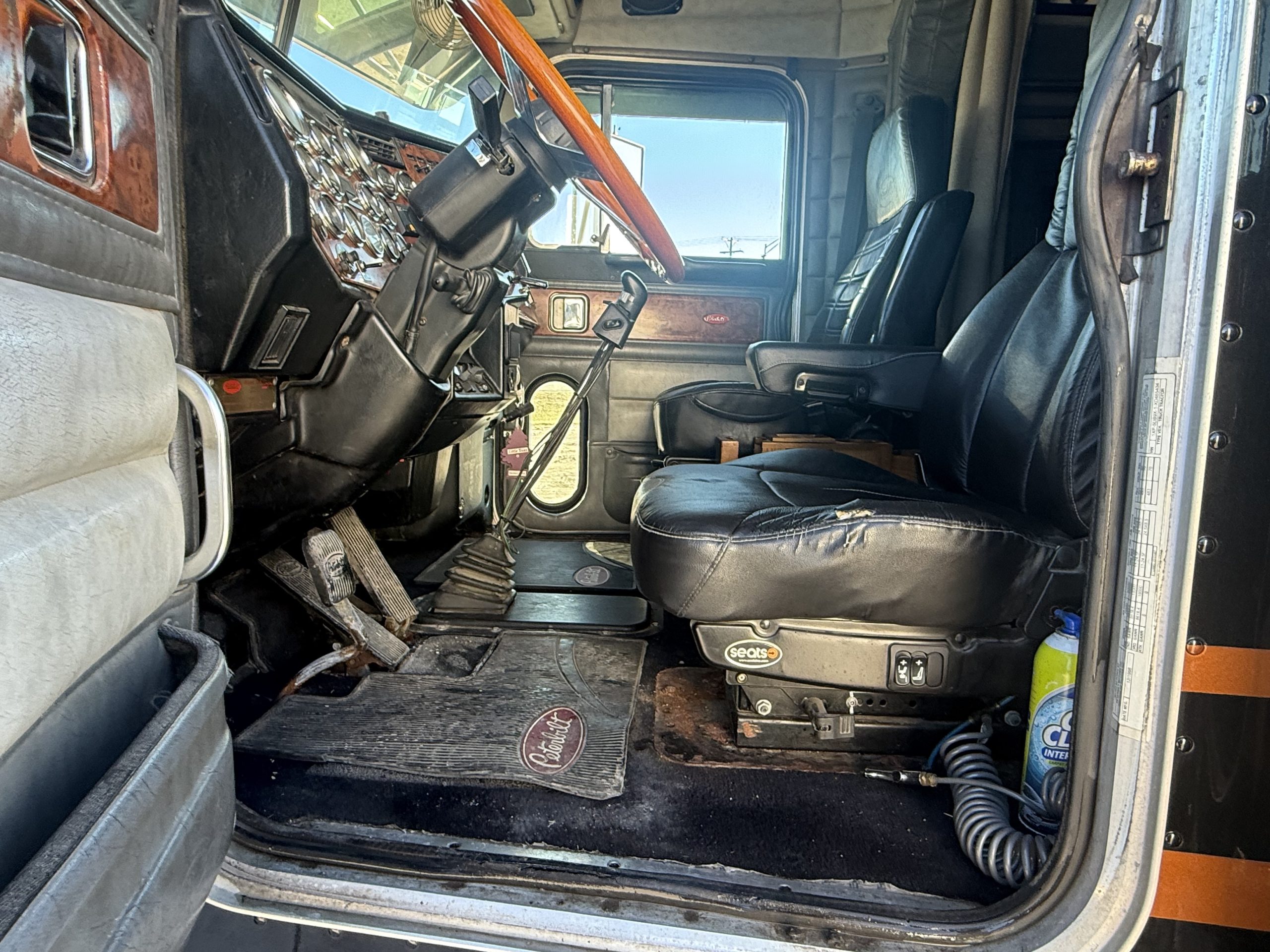 1999 Peterbilt 379 - Image 9
