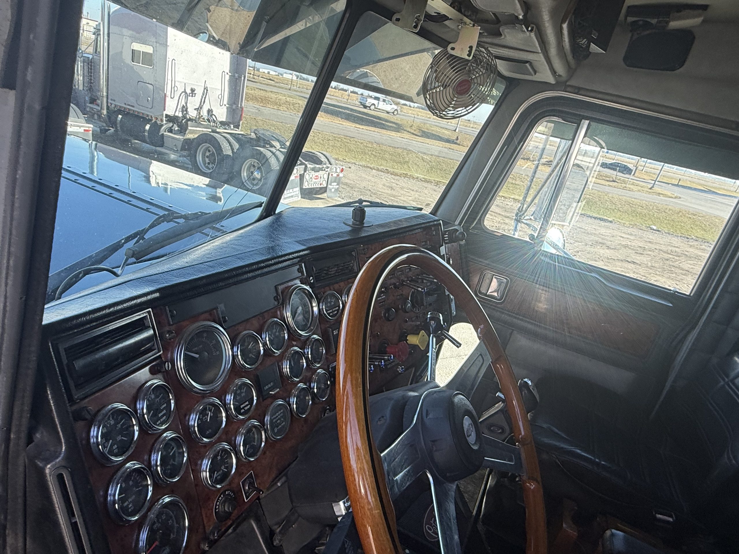 1999 Peterbilt 379 - Image 10