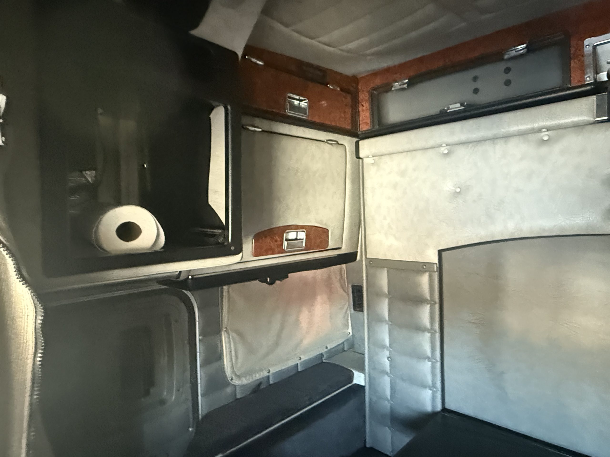 1999 Peterbilt 379 - Image 15