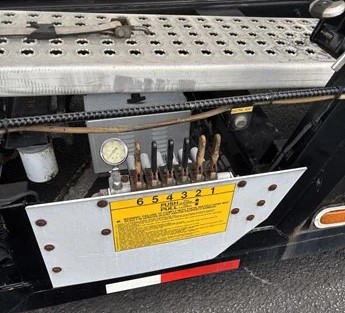 2018 PETERBILT 348 - Image 11