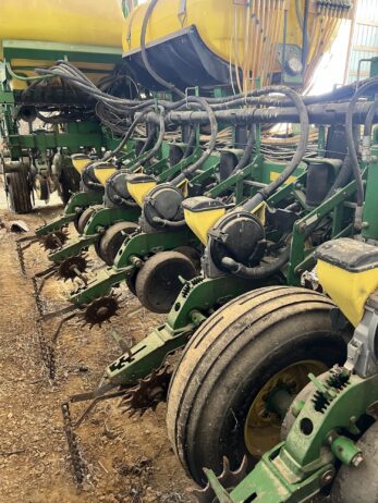 2005 JOHN DEERE 1770NT PLANTER - Image 2