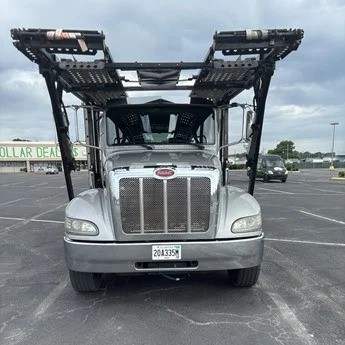 2018 PETERBILT 348 - Image 2