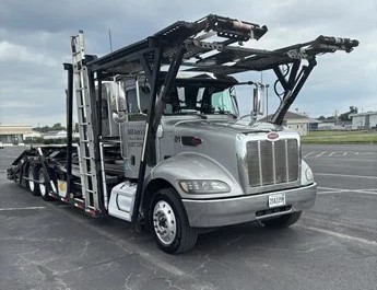 2018 PETERBILT 348 - Image 3